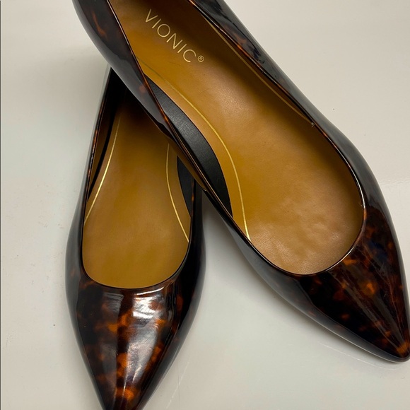 Vionic Shoes - Vionic Patent Leather Flats Tortoise Animal Print Pointed Toe Size 9.5 EUC